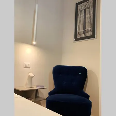 Leonardo's House Apartment